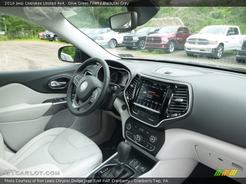 Olive Green Pearl / Black/Ski Grey 2019 Jeep Cherokee Limited 4x4