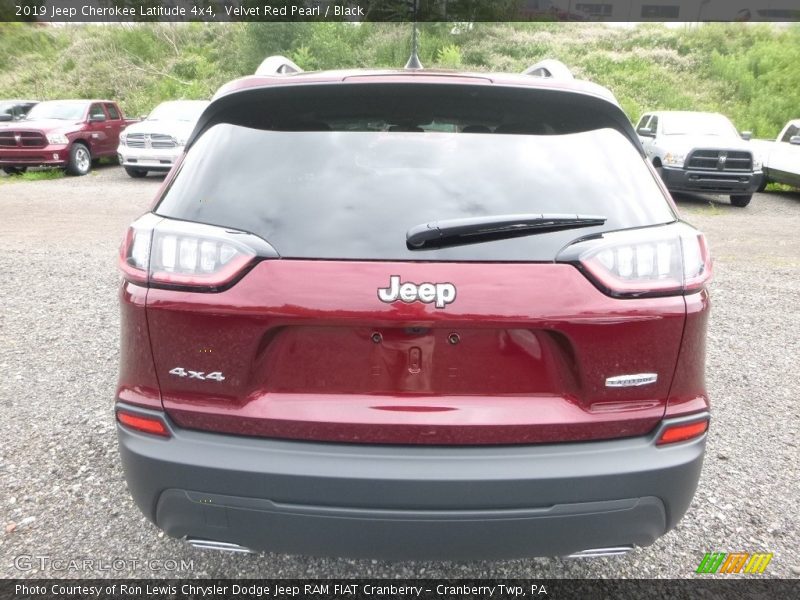 Velvet Red Pearl / Black 2019 Jeep Cherokee Latitude 4x4