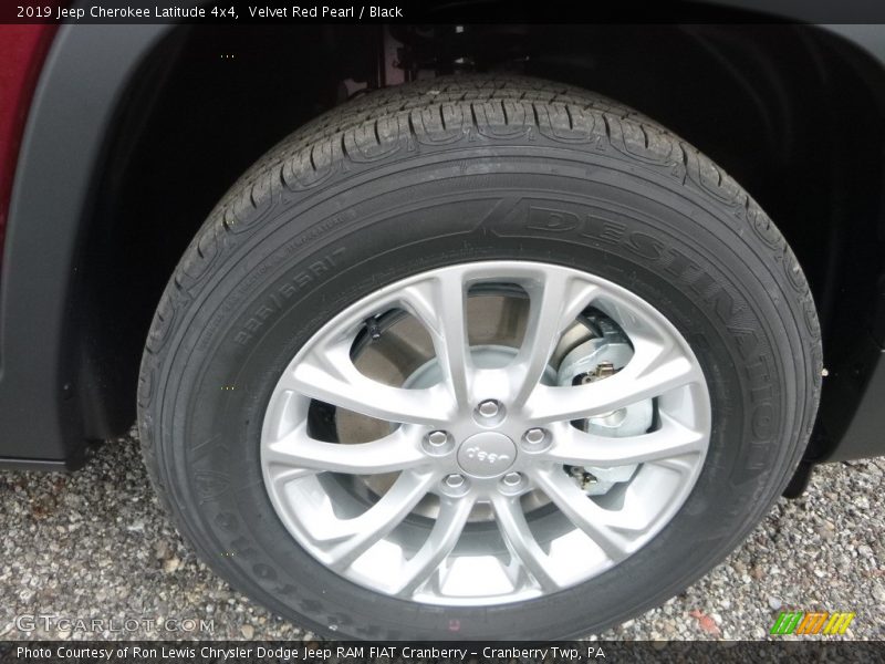 Velvet Red Pearl / Black 2019 Jeep Cherokee Latitude 4x4