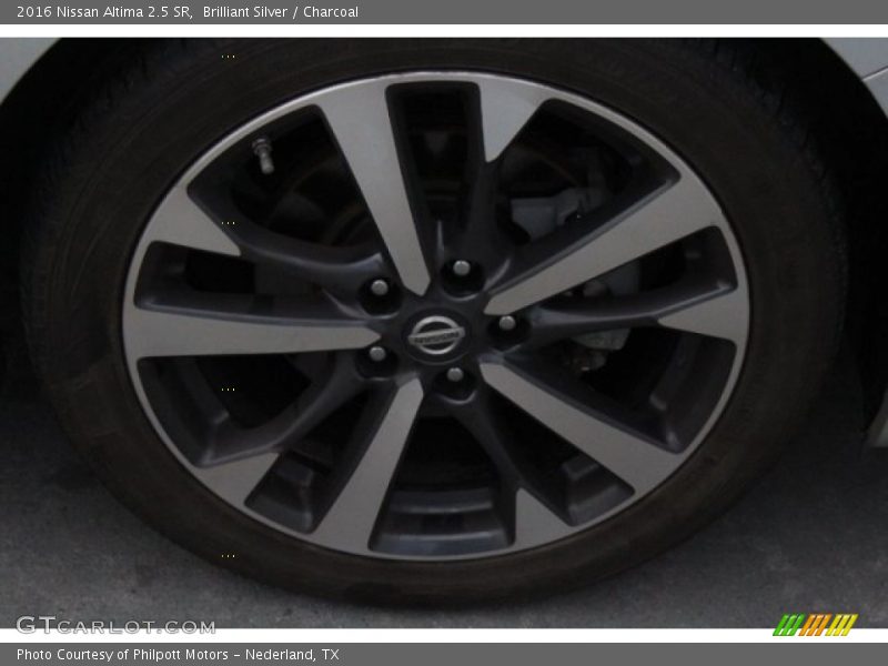 Brilliant Silver / Charcoal 2016 Nissan Altima 2.5 SR