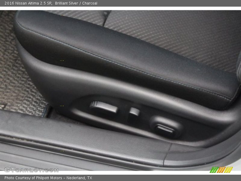Brilliant Silver / Charcoal 2016 Nissan Altima 2.5 SR