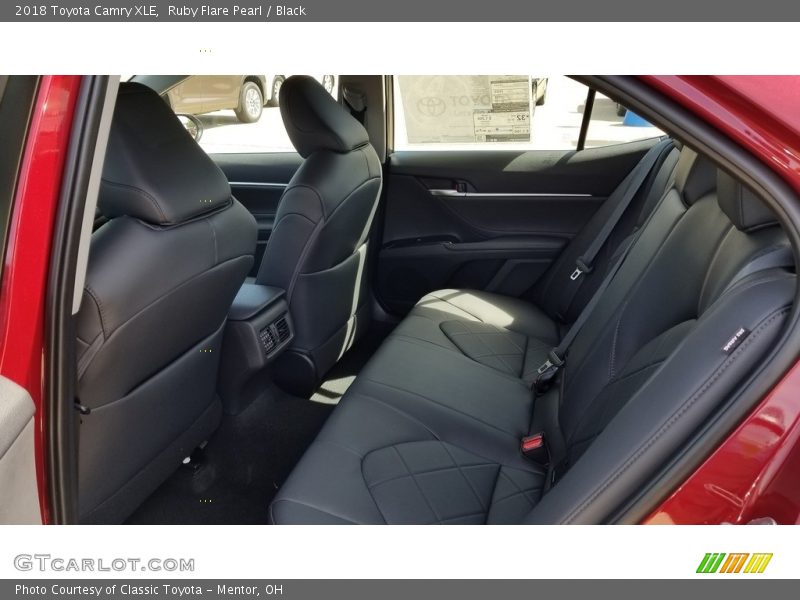 Ruby Flare Pearl / Black 2018 Toyota Camry XLE