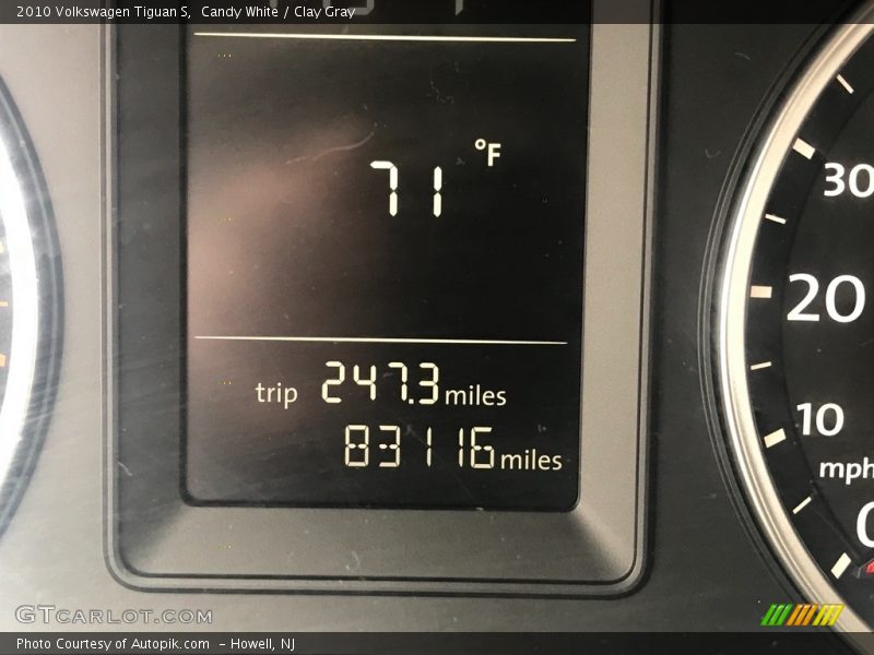 Candy White / Clay Gray 2010 Volkswagen Tiguan S