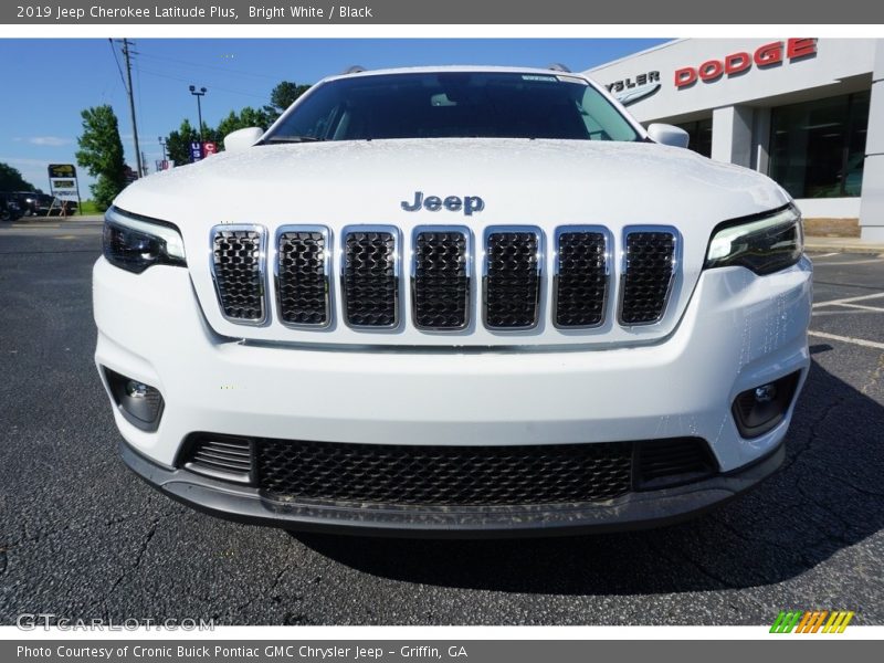 Bright White / Black 2019 Jeep Cherokee Latitude Plus