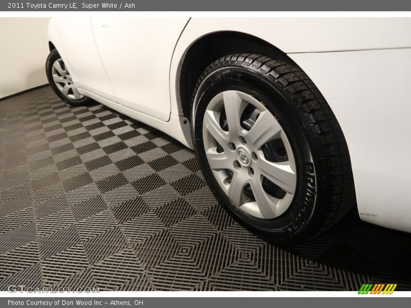 Super White / Ash 2011 Toyota Camry LE