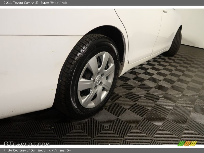 Super White / Ash 2011 Toyota Camry LE