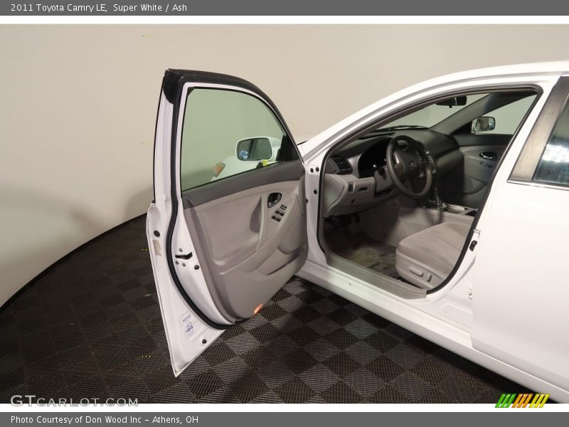 Super White / Ash 2011 Toyota Camry LE
