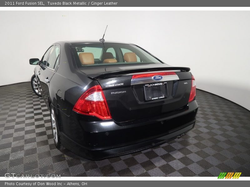 Tuxedo Black Metallic / Ginger Leather 2011 Ford Fusion SEL