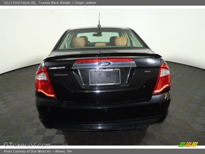 Tuxedo Black Metallic / Ginger Leather 2011 Ford Fusion SEL