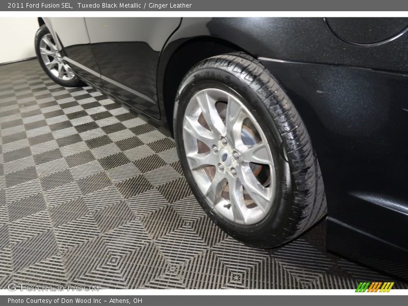 Tuxedo Black Metallic / Ginger Leather 2011 Ford Fusion SEL