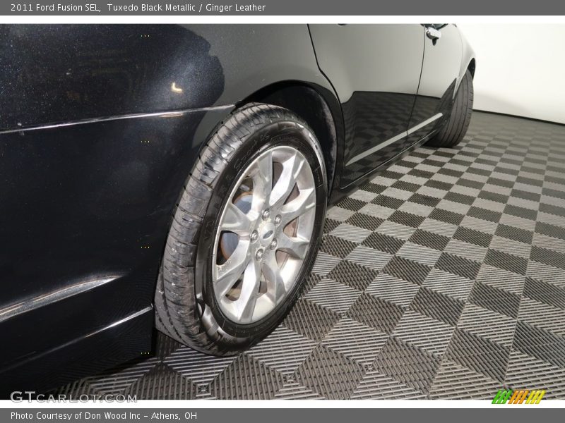 Tuxedo Black Metallic / Ginger Leather 2011 Ford Fusion SEL