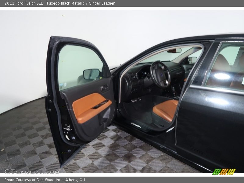 Tuxedo Black Metallic / Ginger Leather 2011 Ford Fusion SEL