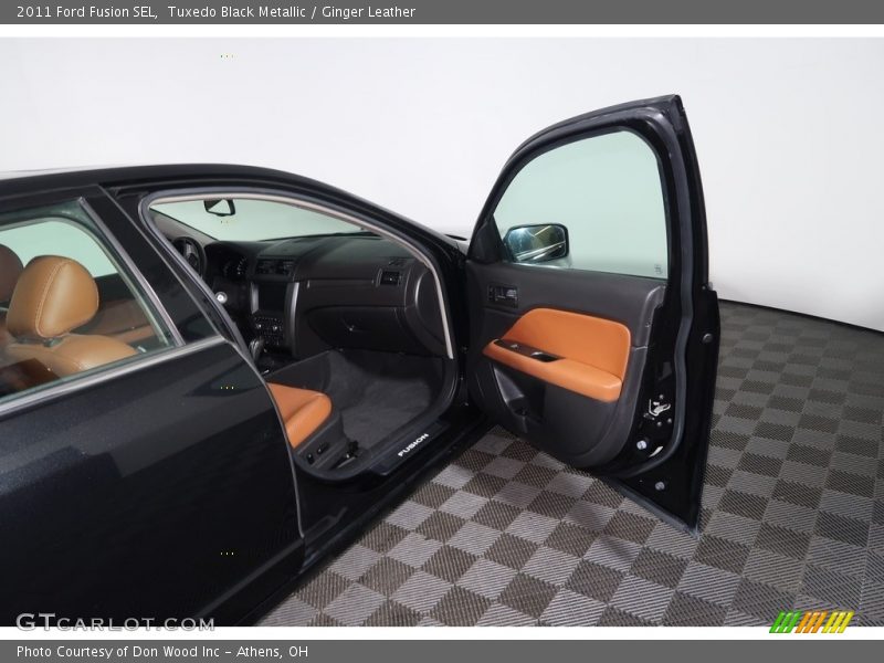 Tuxedo Black Metallic / Ginger Leather 2011 Ford Fusion SEL