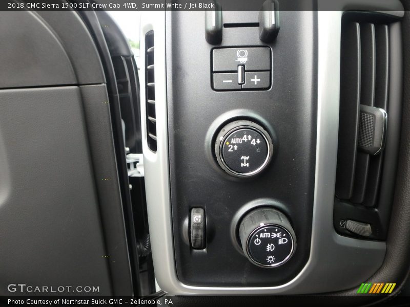 Summit White / Jet Black 2018 GMC Sierra 1500 SLT Crew Cab 4WD