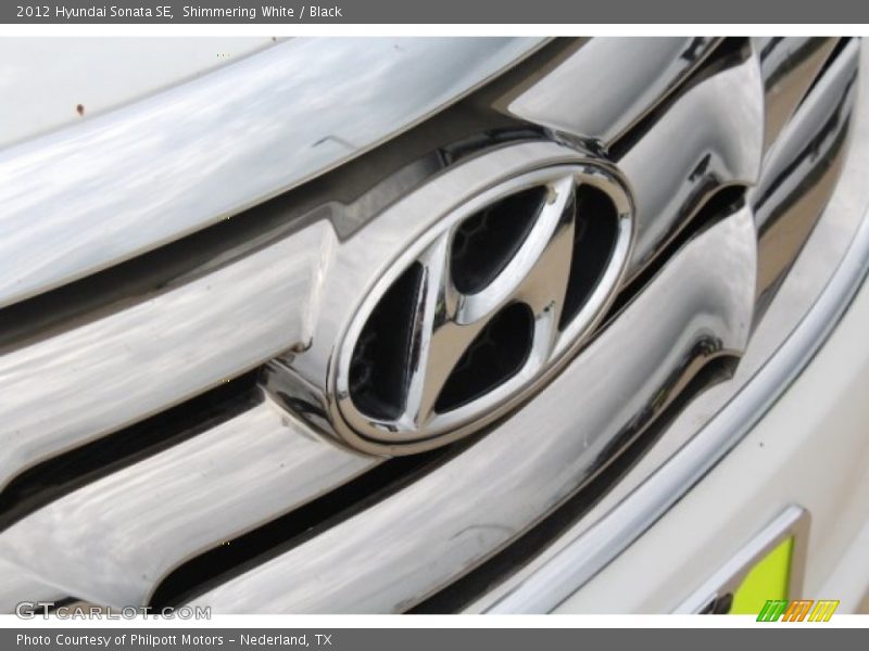 Shimmering White / Black 2012 Hyundai Sonata SE