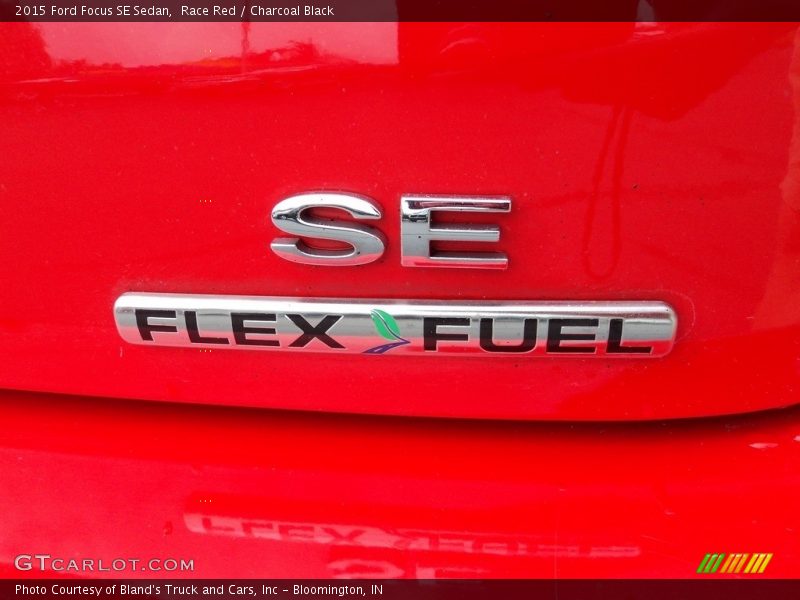 Race Red / Charcoal Black 2015 Ford Focus SE Sedan