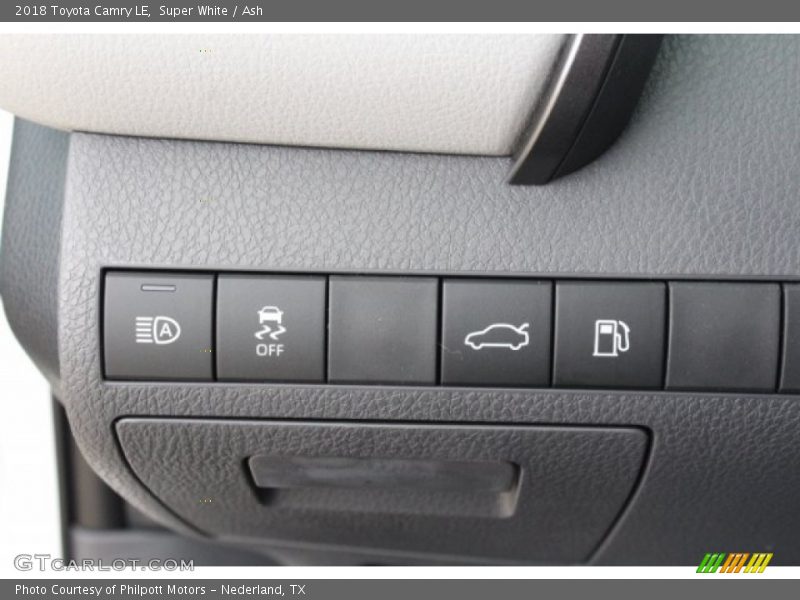 Super White / Ash 2018 Toyota Camry LE