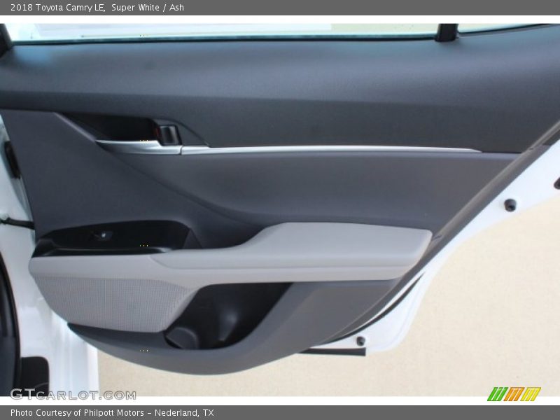 Super White / Ash 2018 Toyota Camry LE