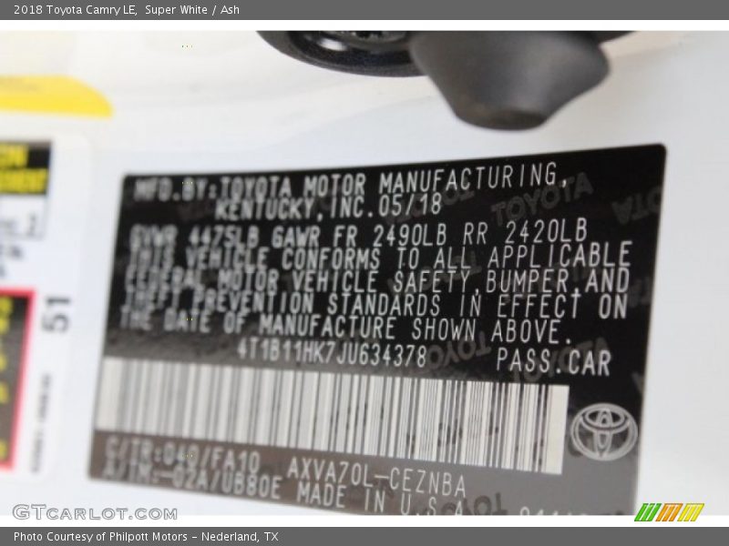 Super White / Ash 2018 Toyota Camry LE