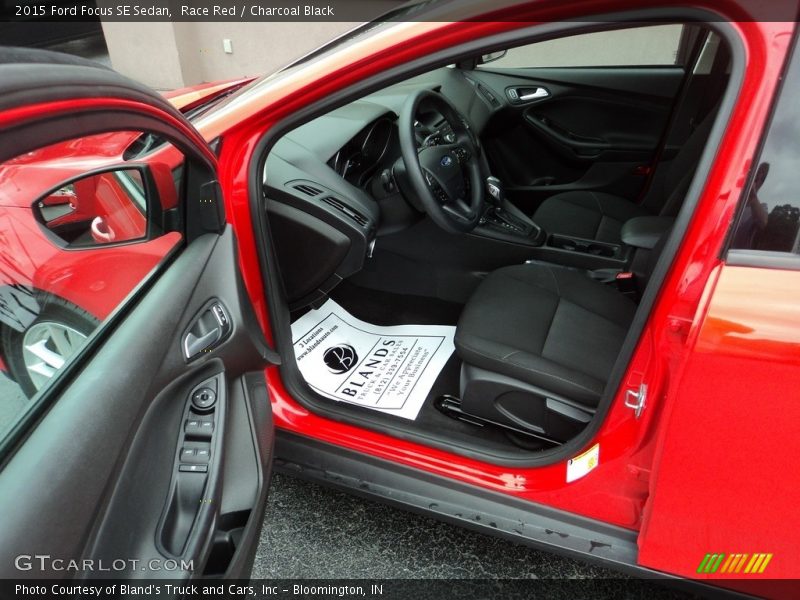Race Red / Charcoal Black 2015 Ford Focus SE Sedan