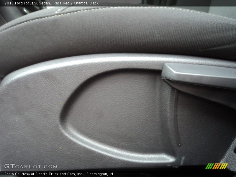 Race Red / Charcoal Black 2015 Ford Focus SE Sedan
