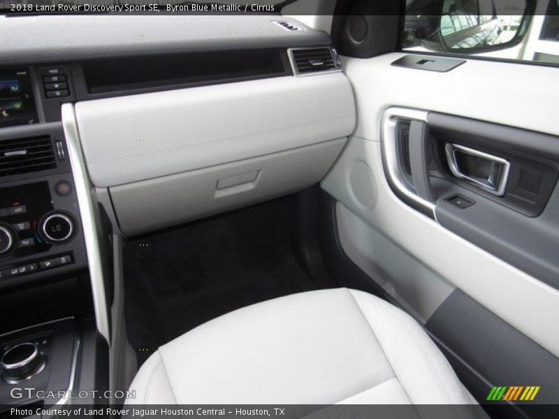 Byron Blue Metallic / Cirrus 2018 Land Rover Discovery Sport SE
