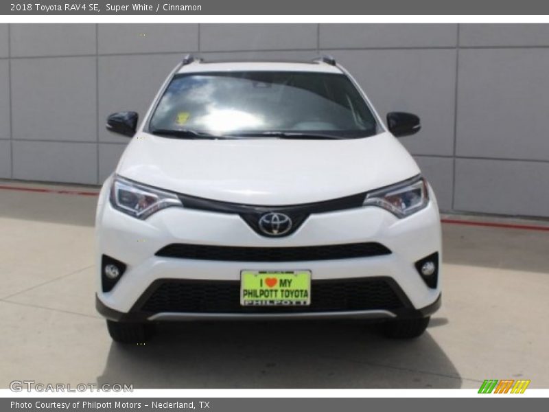 Super White / Cinnamon 2018 Toyota RAV4 SE