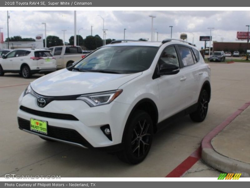Super White / Cinnamon 2018 Toyota RAV4 SE