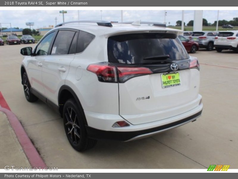 Super White / Cinnamon 2018 Toyota RAV4 SE