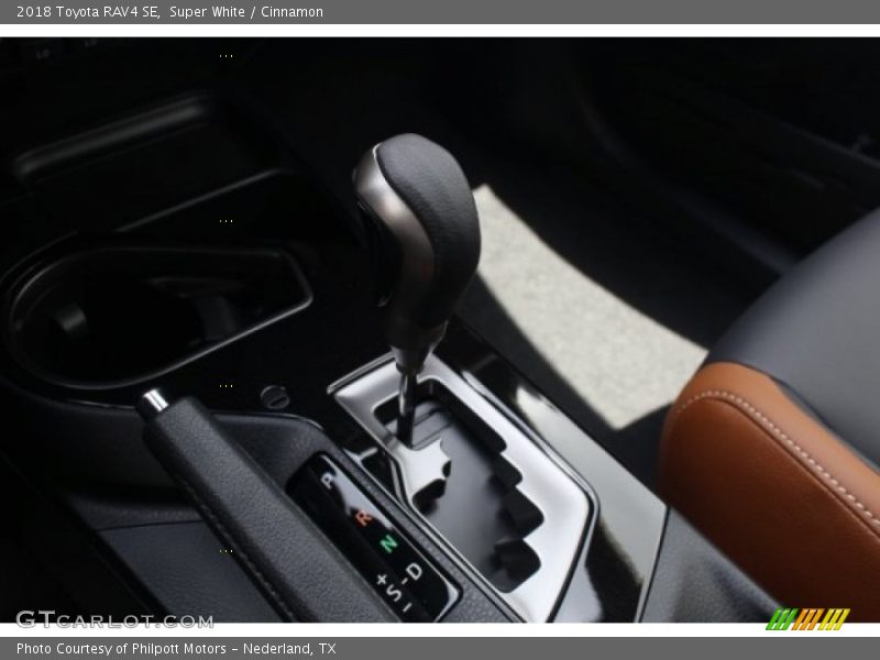 Super White / Cinnamon 2018 Toyota RAV4 SE