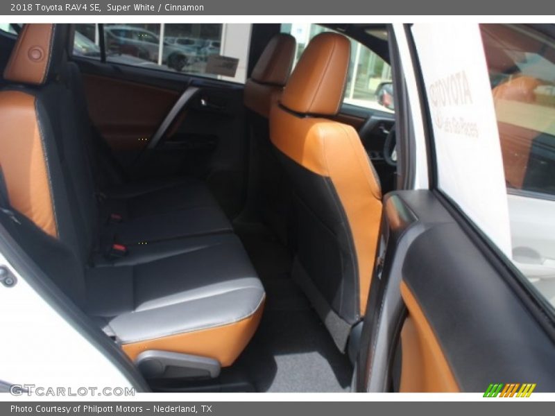 Super White / Cinnamon 2018 Toyota RAV4 SE