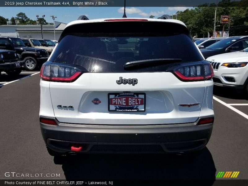 Bright White / Black 2019 Jeep Cherokee Trailhawk 4x4