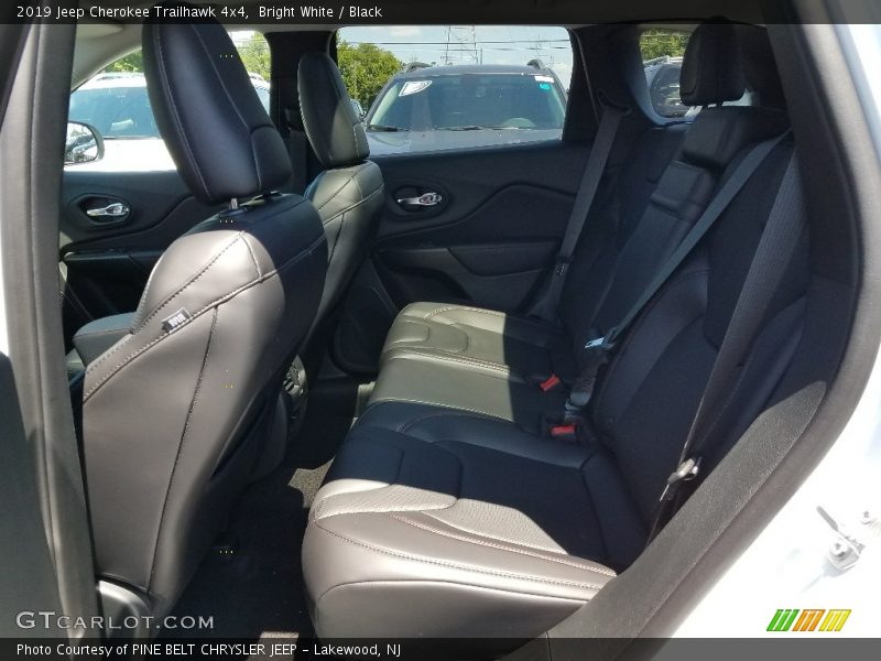 Bright White / Black 2019 Jeep Cherokee Trailhawk 4x4