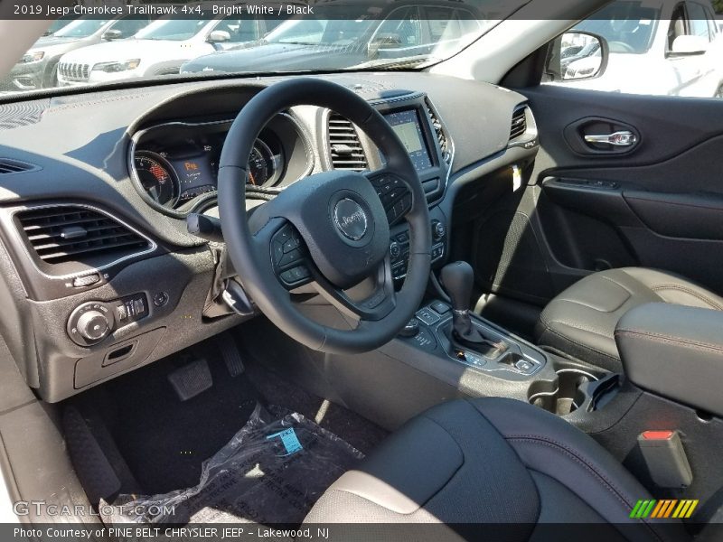 Bright White / Black 2019 Jeep Cherokee Trailhawk 4x4