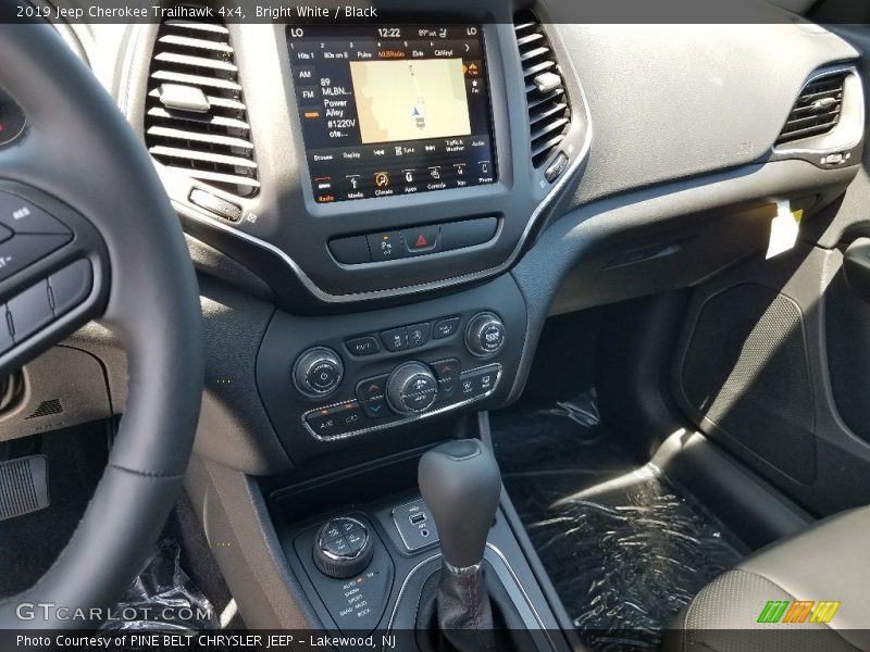 Bright White / Black 2019 Jeep Cherokee Trailhawk 4x4
