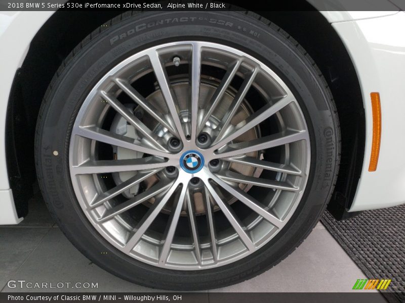 Alpine White / Black 2018 BMW 5 Series 530e iPerfomance xDrive Sedan