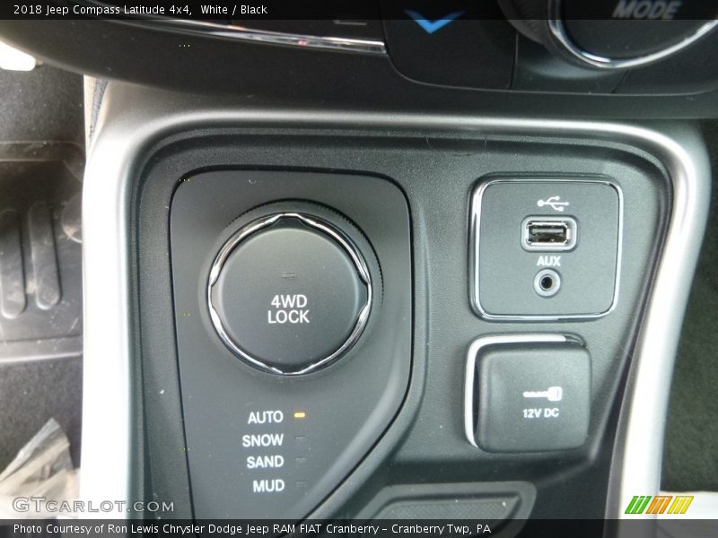 White / Black 2018 Jeep Compass Latitude 4x4