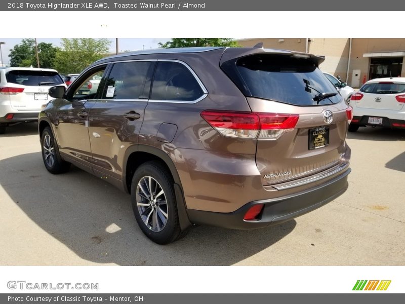 Toasted Walnut Pearl / Almond 2018 Toyota Highlander XLE AWD