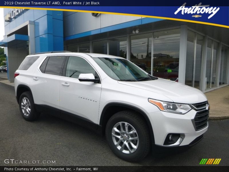 Pearl White / Jet Black 2019 Chevrolet Traverse LT AWD