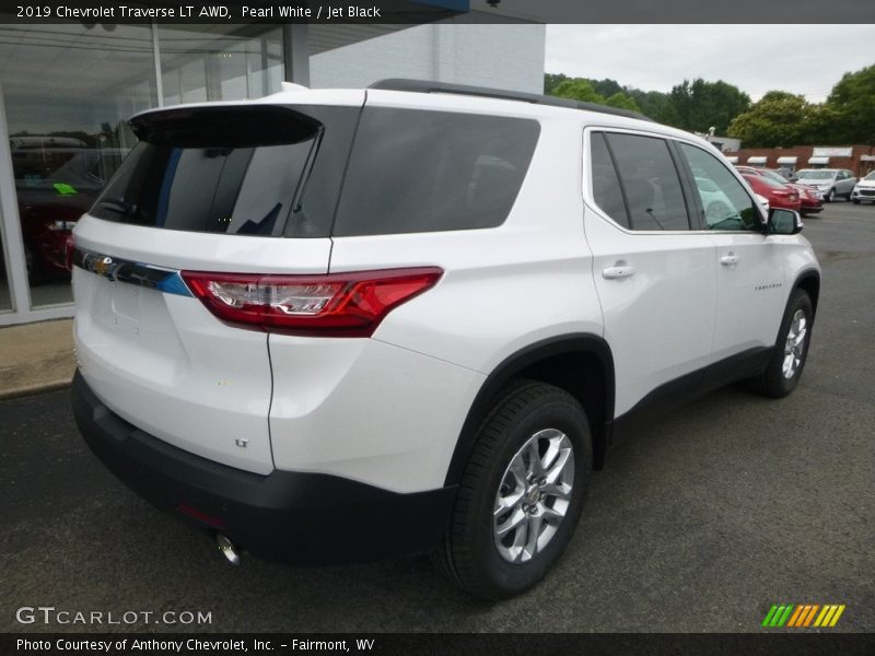 Pearl White / Jet Black 2019 Chevrolet Traverse LT AWD