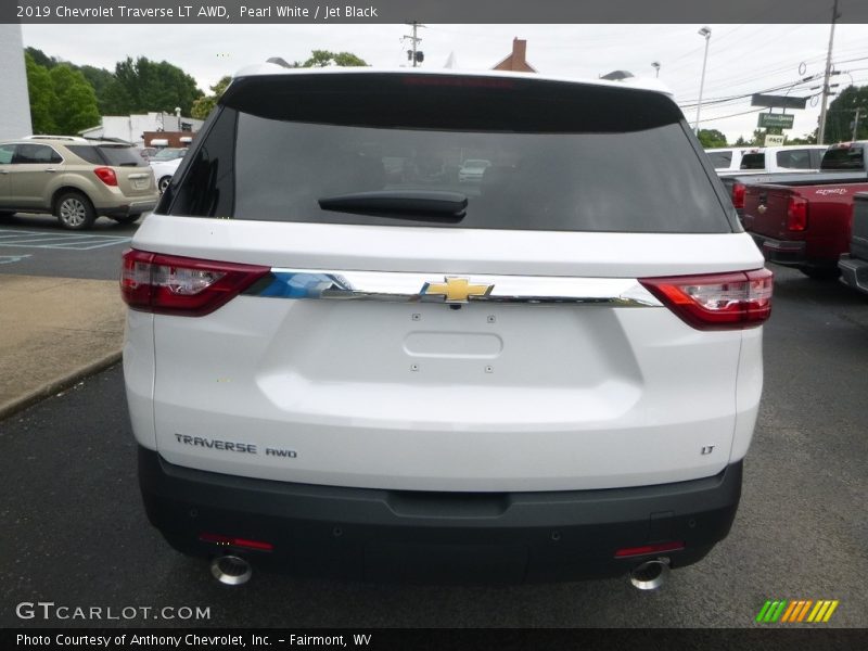 Pearl White / Jet Black 2019 Chevrolet Traverse LT AWD