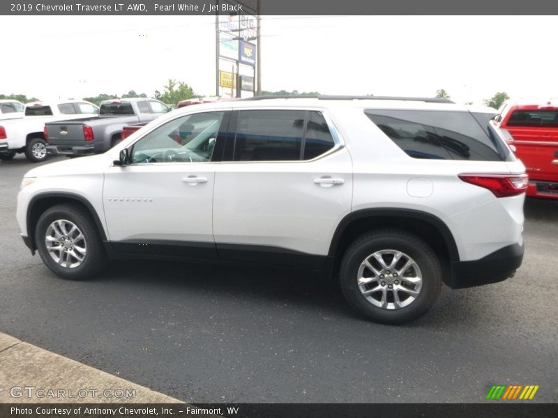 Pearl White / Jet Black 2019 Chevrolet Traverse LT AWD