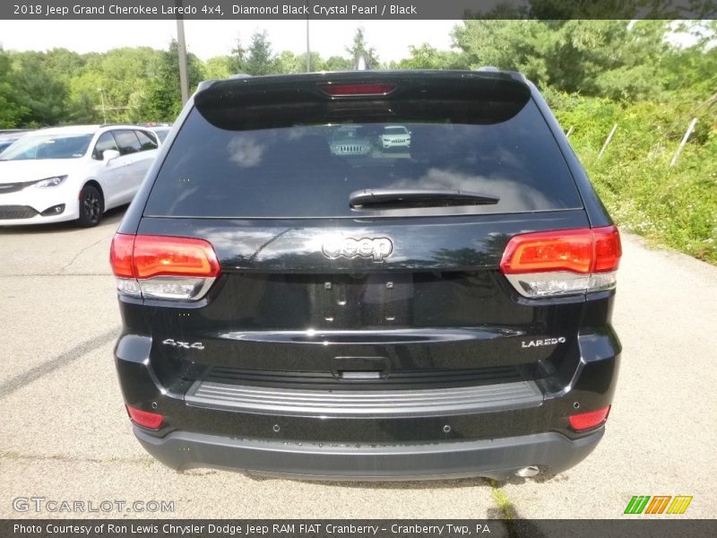 Diamond Black Crystal Pearl / Black 2018 Jeep Grand Cherokee Laredo 4x4