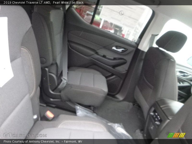 Pearl White / Jet Black 2019 Chevrolet Traverse LT AWD