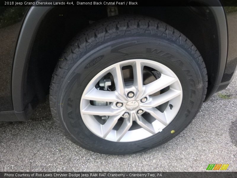 Diamond Black Crystal Pearl / Black 2018 Jeep Grand Cherokee Laredo 4x4