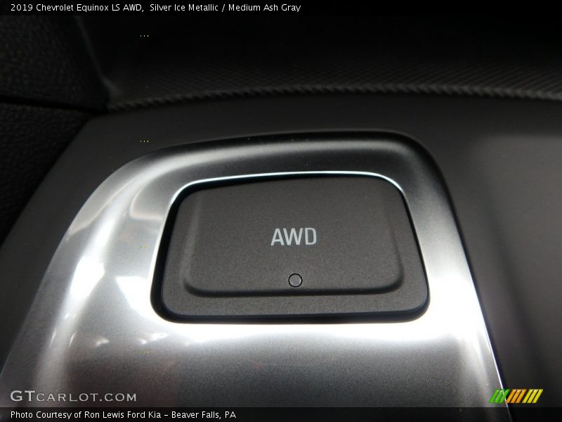 Silver Ice Metallic / Medium Ash Gray 2019 Chevrolet Equinox LS AWD