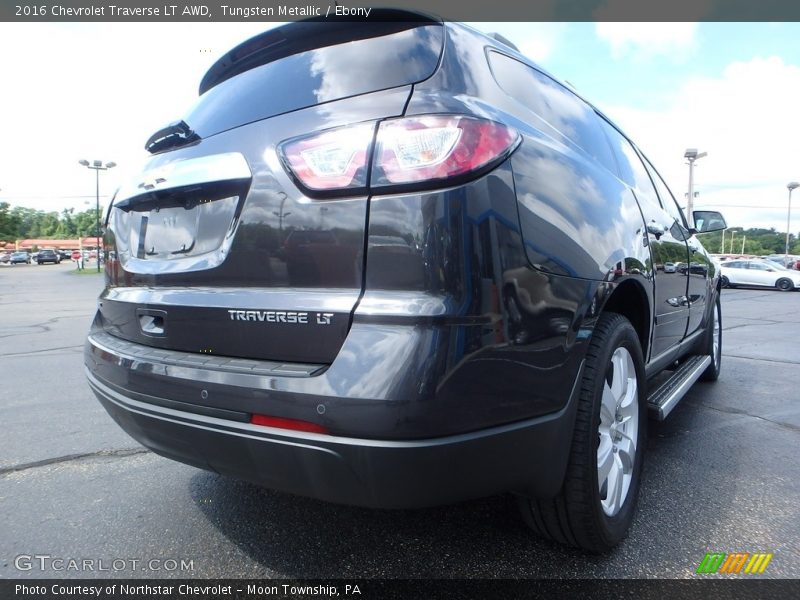 Tungsten Metallic / Ebony 2016 Chevrolet Traverse LT AWD