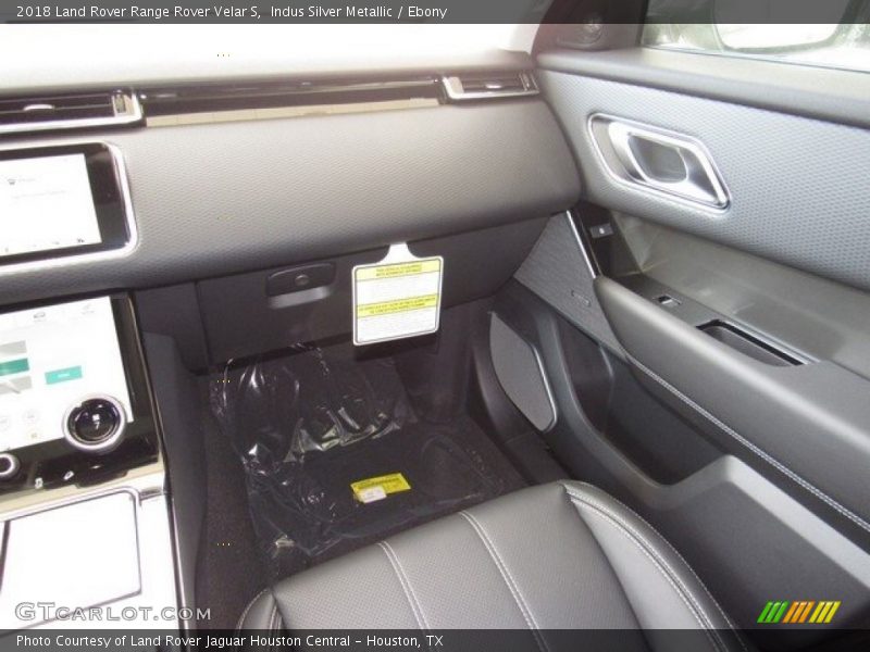 Indus Silver Metallic / Ebony 2018 Land Rover Range Rover Velar S