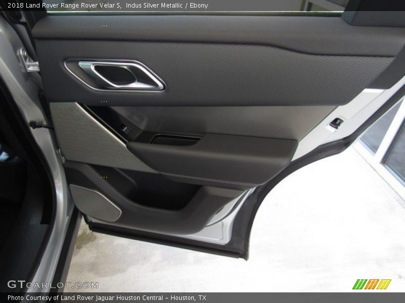 Indus Silver Metallic / Ebony 2018 Land Rover Range Rover Velar S