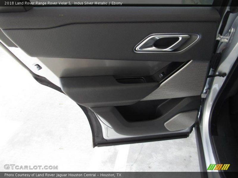 Indus Silver Metallic / Ebony 2018 Land Rover Range Rover Velar S